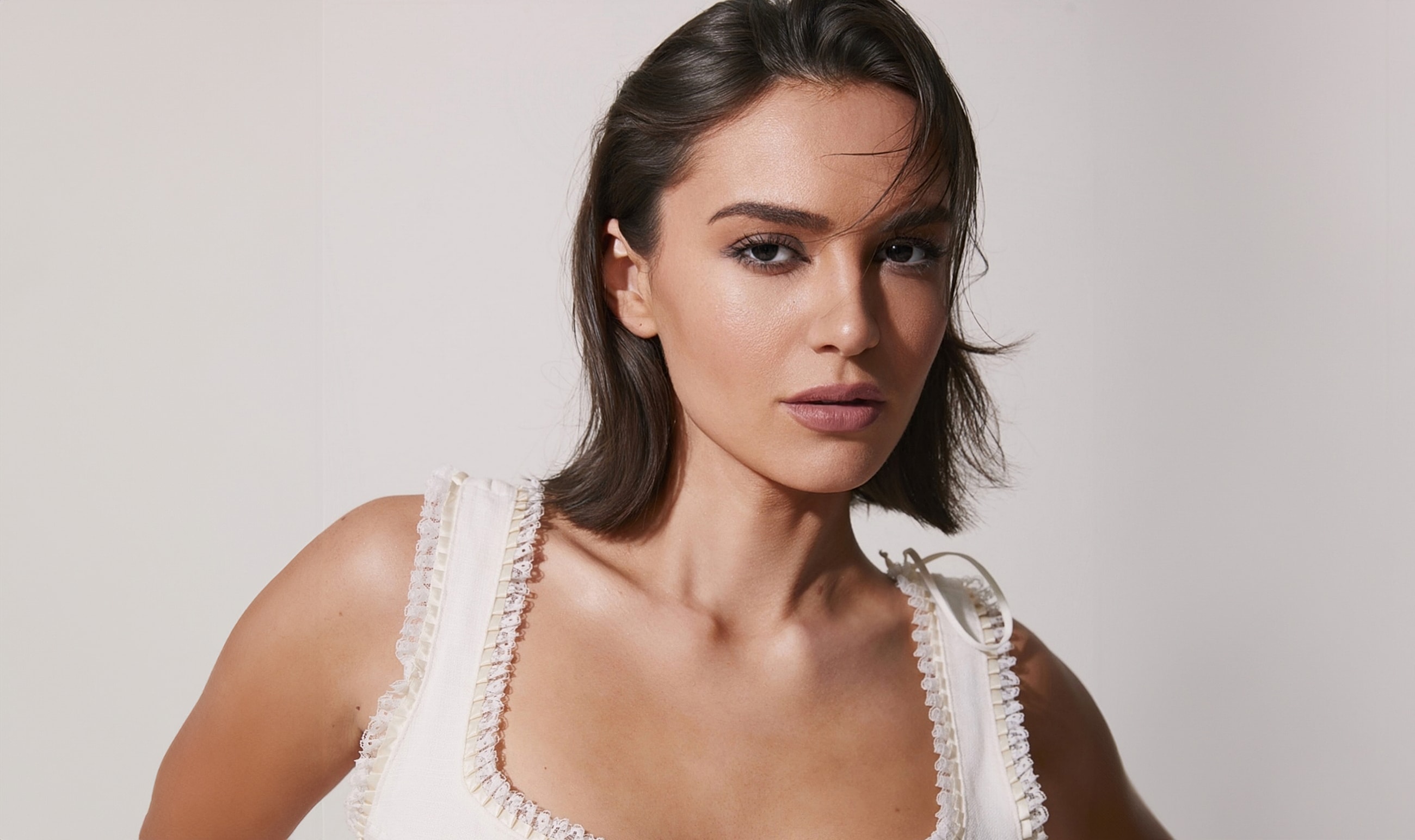 Woman in fashion pose with neutral background.